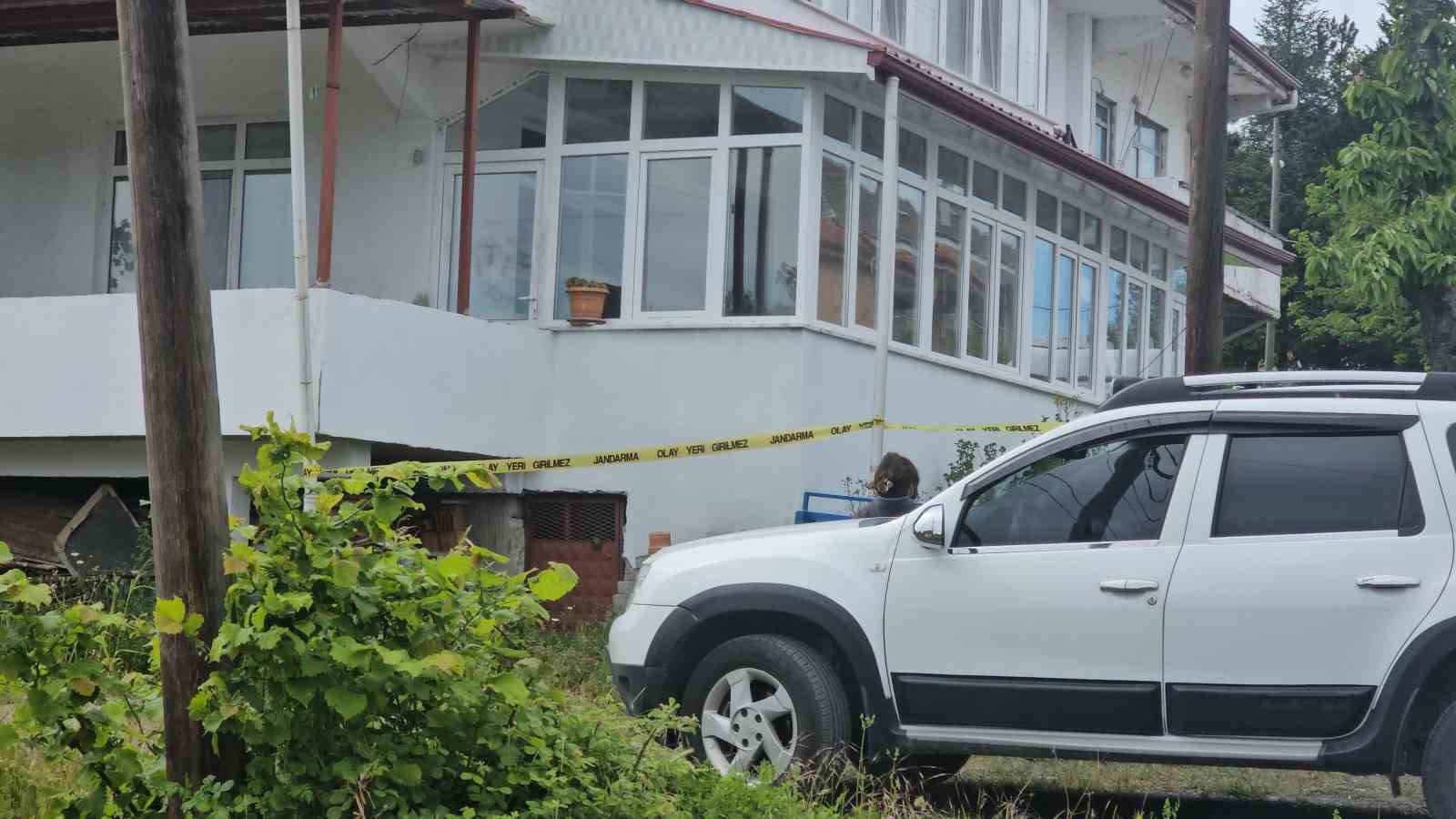 28 yasindaki genc evinde olu bulundu kiz arkadasi gozaltinda 2 X5umb1Ke