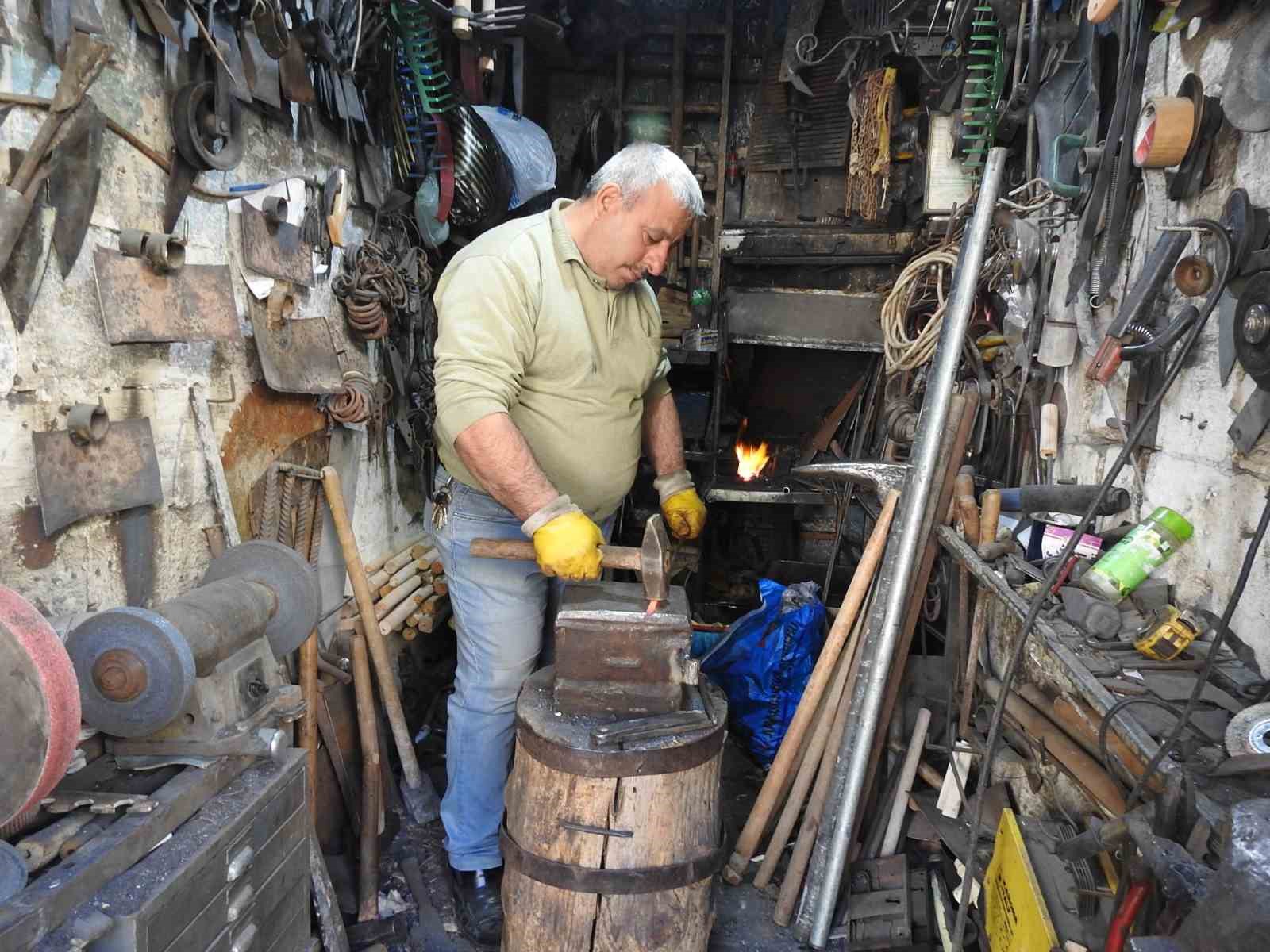28 yillik demirci ustasinin meslek sevdasi 0 iUzQrBcn