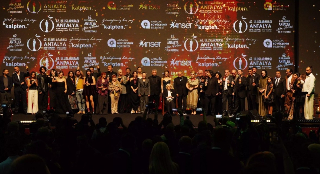 Tavşan İmparatorluğu Filmiyle Parlayan Bir Hikâye! Çobanlıktan Sinemaya Uzanan Alpay Kaya’nın Yolculuğu 19 Tavşan İmparatorluğu Filmi Türk Sinemasında Nasıl Bir Yer Edinebilir?