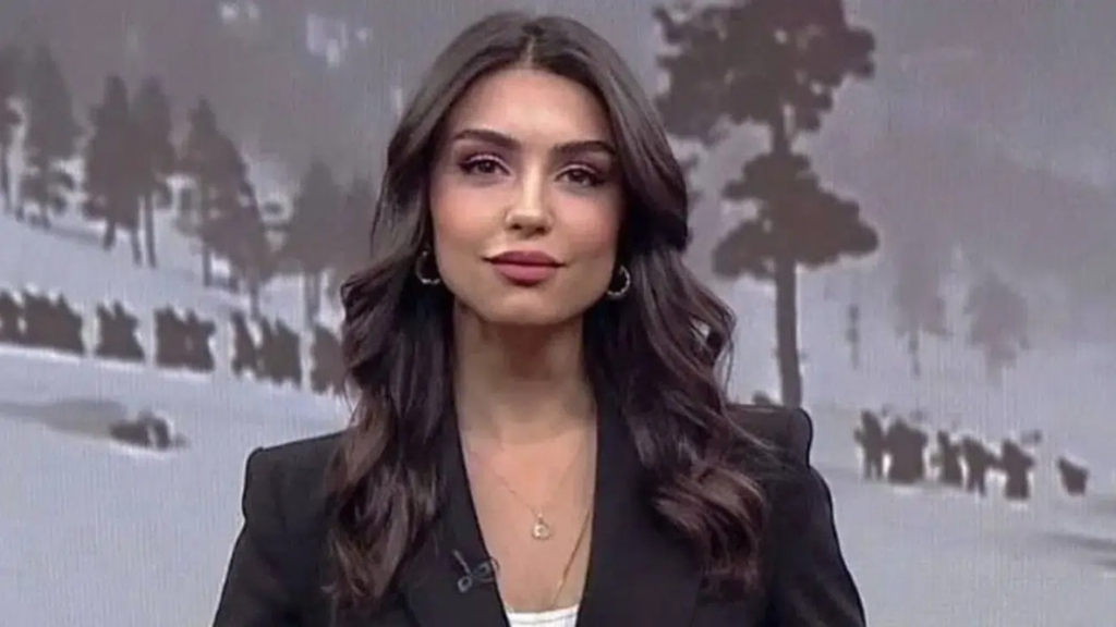 Burçak Bozkuş Kimdir? Canlı Yayında Annesinden Gelen Mesajlarla Gündeme Oturan Spiker Hakkında Merak Edilenler 5 Burçak Bozkuş Kimdir, Kaç Yaşında?