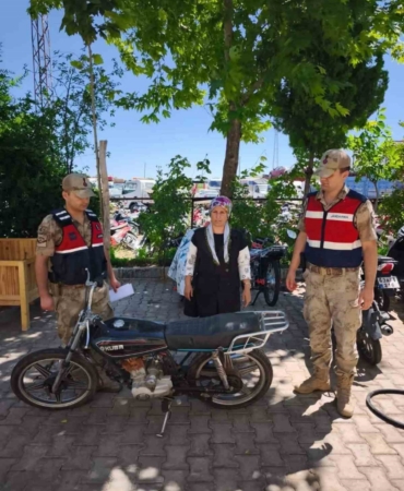 3-ay-once-calinan-motosiklet-sahibine-teslim-edildi-QtuSHEre.jpg