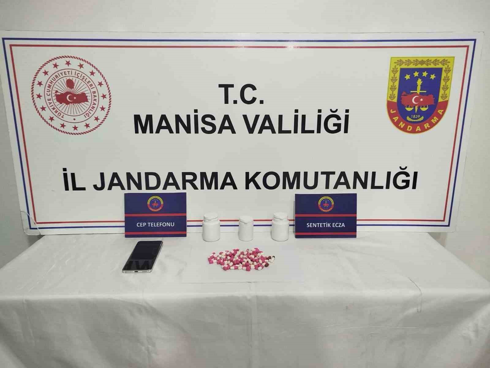 3 ayri suctan aranan 3 hukumlu manisada yakalandi 2 OQIrkuaY