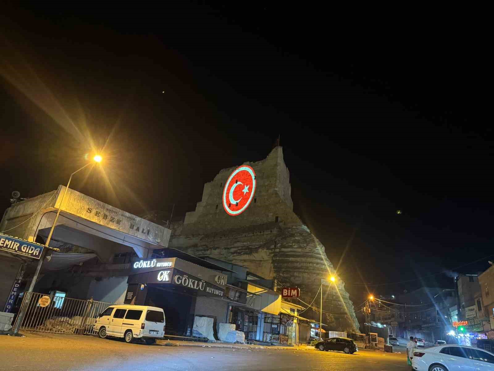 3 bin yillik birecik kalesinde 15 temmuza ozel isik gosterisi 0 JnSnCRvw