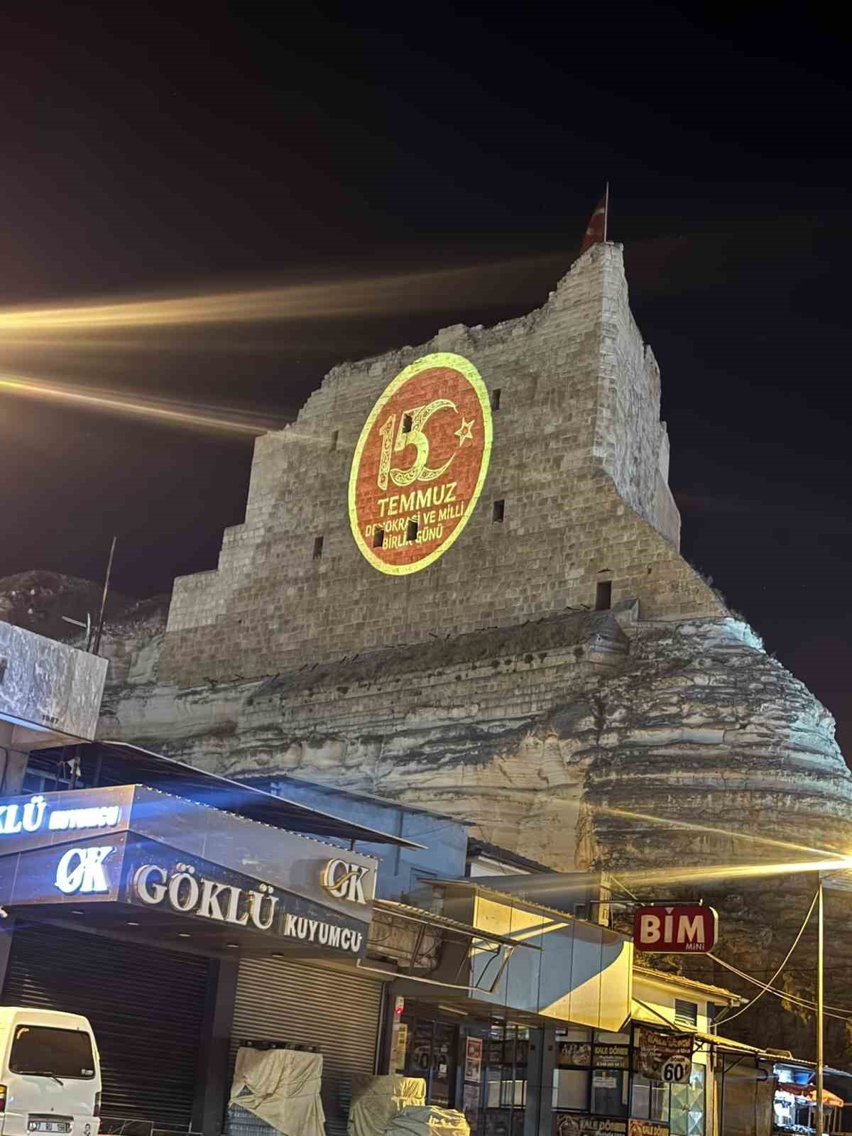 3 bin yillik birecik kalesinde 15 temmuza ozel isik gosterisi 5 hOI8BtjA