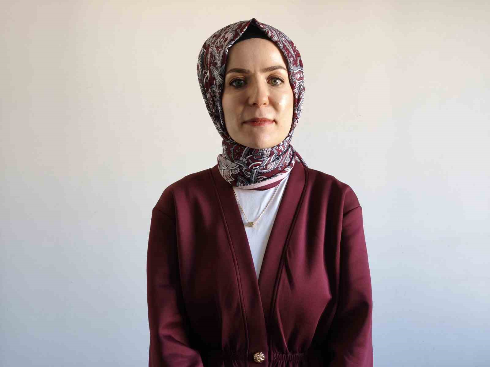 3 bucuk yasinda piyano calmaya basladi 8 yasinda satrancta 3 sampiyonluk yasadi 2 rLCb5B1Z
