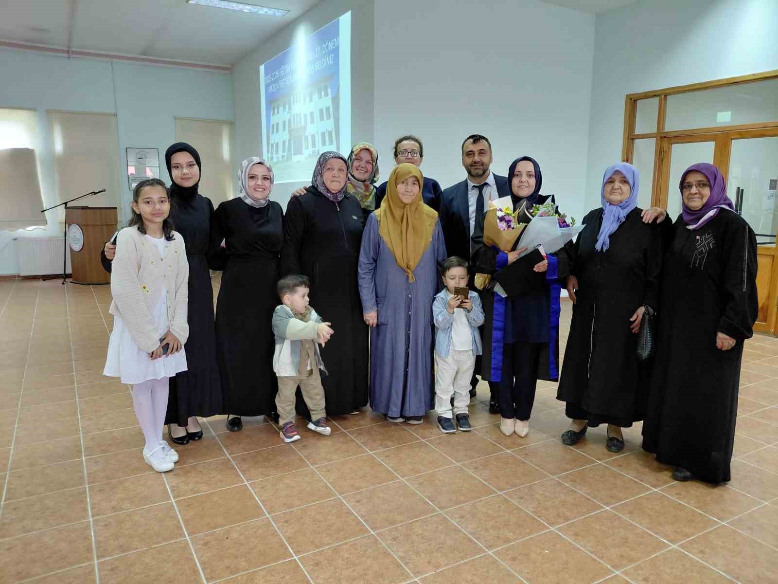 3 cocuk annesi kadin universiteyi okul birincisi olarak bitirdi 2 HGGCq4P5
