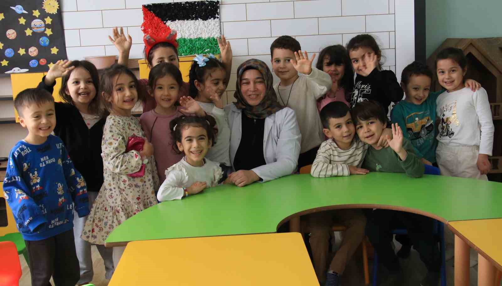 3 çocuk annesinin azmi: Hayvancılıkla uğraşırken çocukların ilk öğretmeni oldu 7 3 cocuk annesinin azmi hayvancilikla ugrasirken cocuklarin ilk ogretmeni oldu 3 79SXwvG5