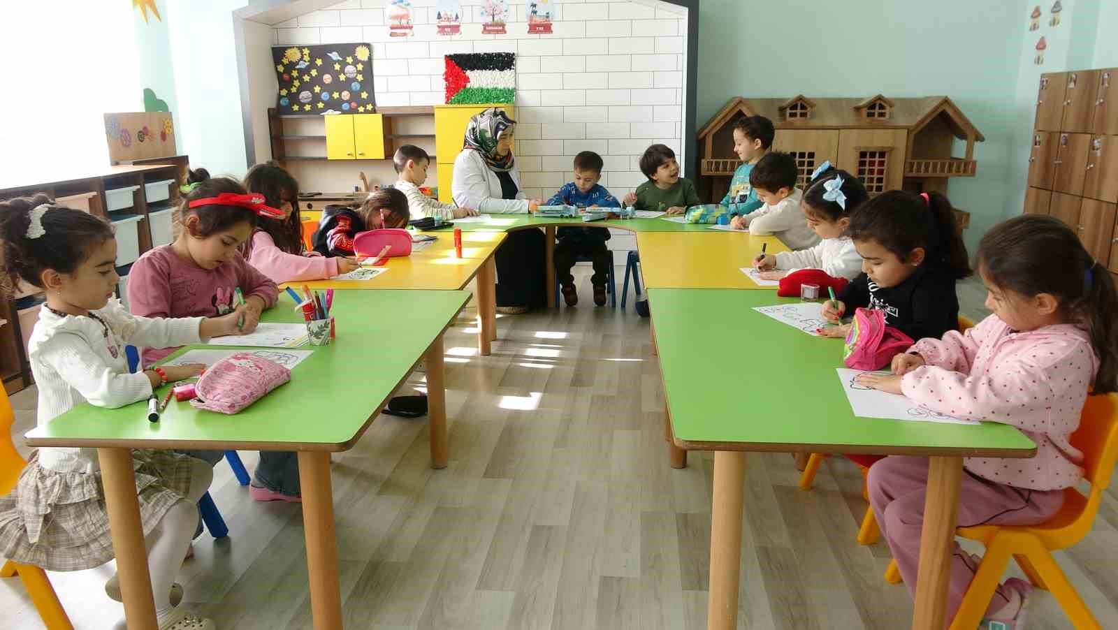 3 çocuk annesinin azmi: Hayvancılıkla uğraşırken çocukların ilk öğretmeni oldu 10 3 cocuk annesinin azmi hayvancilikla ugrasirken cocuklarin ilk ogretmeni oldu 6 h1vB7R8f