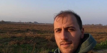 3-cocuk-babasi-adam-hali-sahada-kalbine-yenildi-vnrEpEuy.jpg