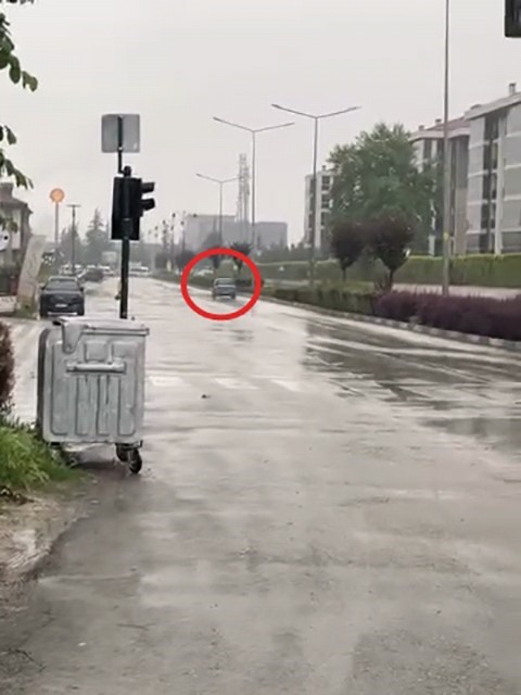 3 kilometre boyunca ters yonde ilerleyen surucuye ceza yagdi 3