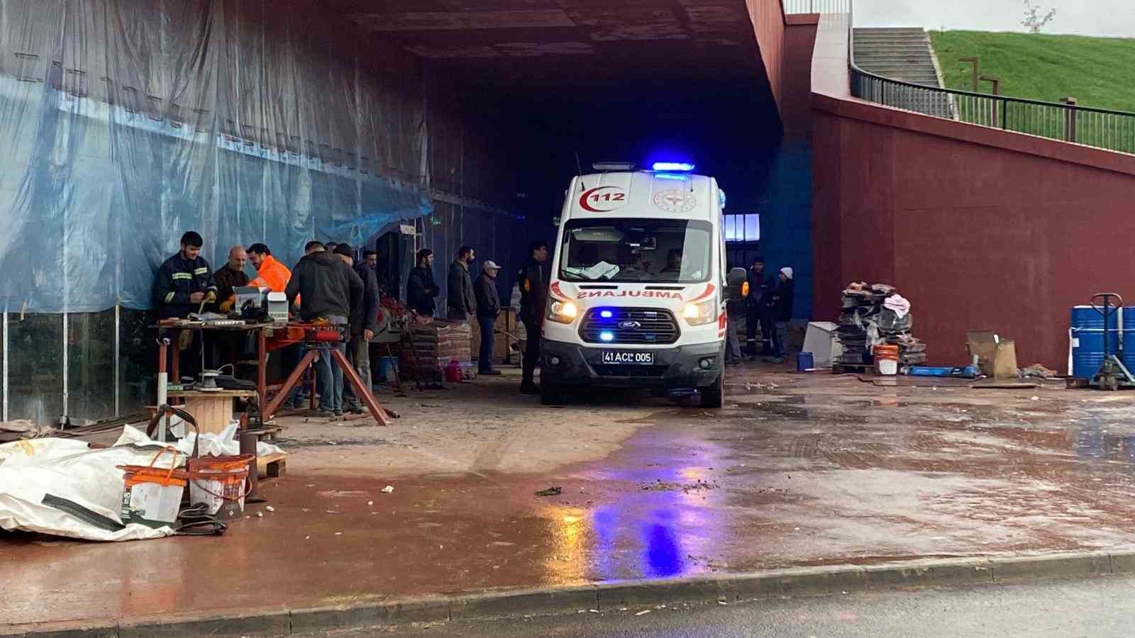 3 metre derinligindeki bos akvaryuma dusen isci yaralandi 1 Chibw5jh