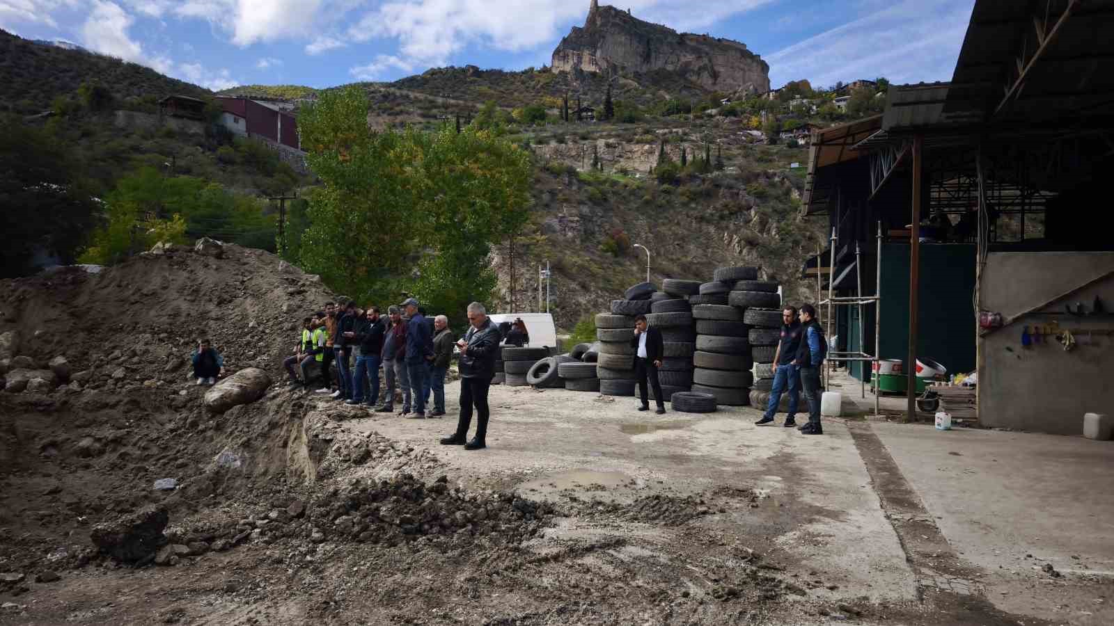 3 ton altin umudu ile kazdilar ama hayal kirikligina ugradilar 0 5PgPrOgr