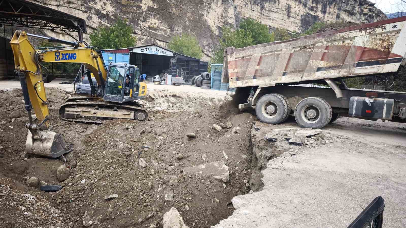 3 ton altin umudu ile kazdilar ama hayal kirikligina ugradilar 1