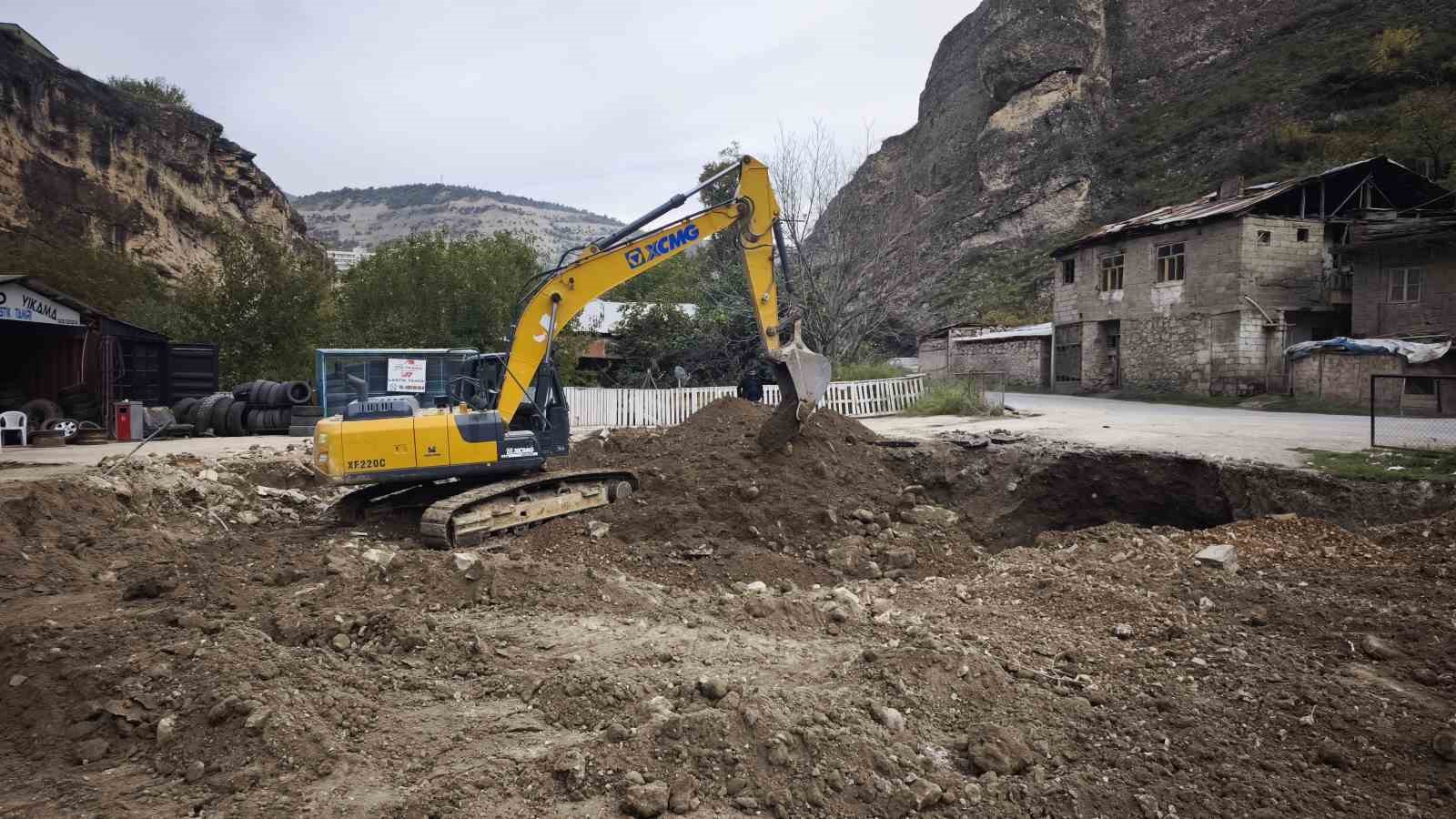 3 ton altin umudu ile kazdilar ama hayal kirikligina ugradilar 2 mVCRqlhm