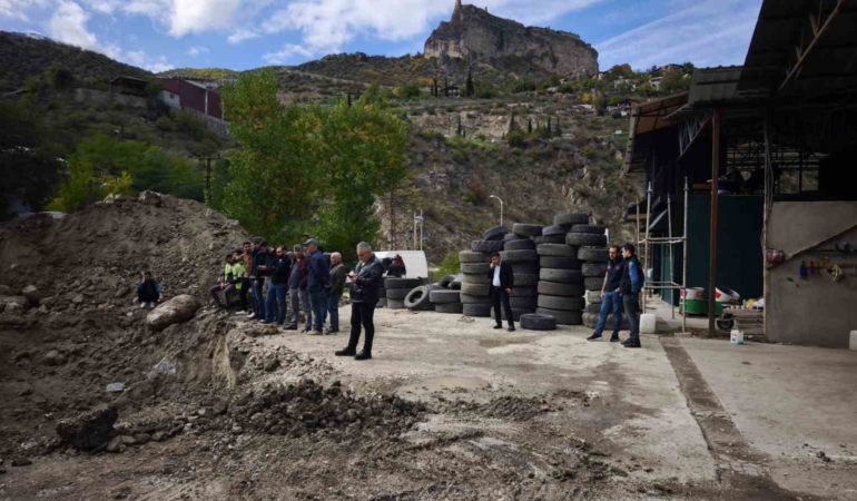 3-ton-altin-umudu-ile-kazdilar-ama-hayal-kirikligina-ugradilar-CB8XPQbT.jpg