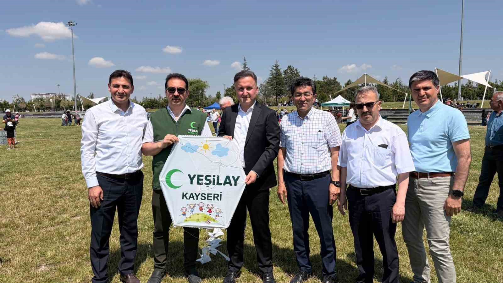 3 ucurtma senliginde gokyuzu renklendi 4 3JnNFFNK