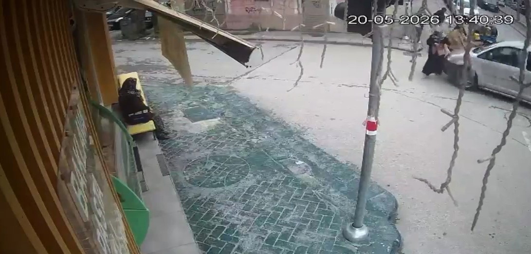 3 yayadan 1’inin ölümüne neden olan kaza anı kamerada 4 3 yayadan 1inin olumune neden olan kaza ani kamerada 0 iFWLJ9R9