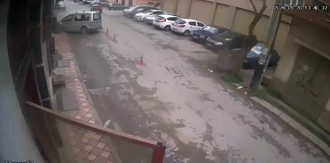 3 yayadan 1’inin ölümüne neden olan kaza anı kamerada 5 3 yayadan 1inin olumune neden olan kaza ani kamerada 1 hPPyUwpy