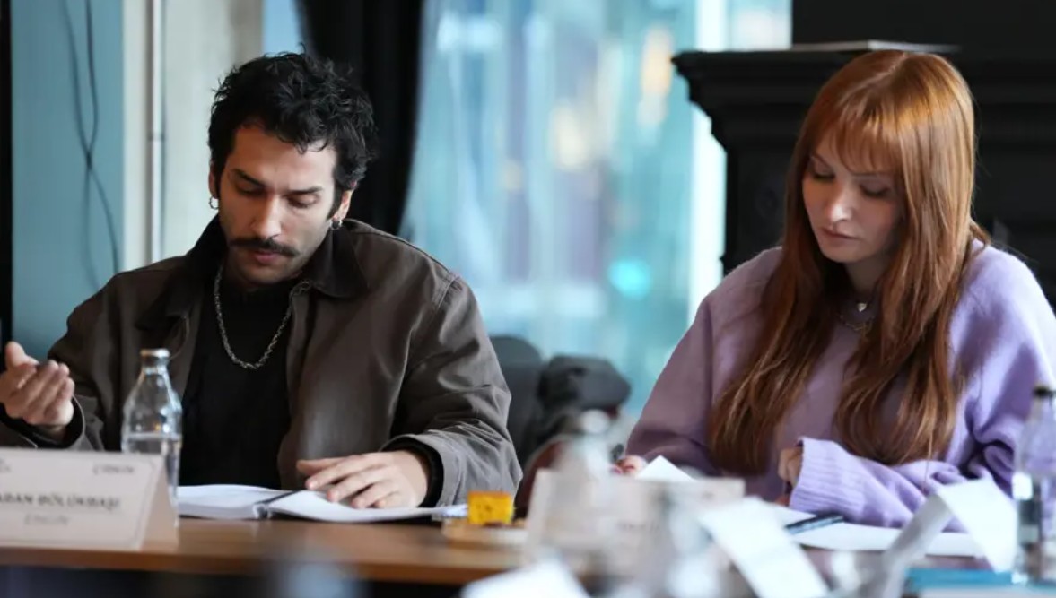  Nilperi Şahinkaya, yeni sevgilisi Baturalp Bekar ile birlikte Bebek’te kameralara yakalandı.