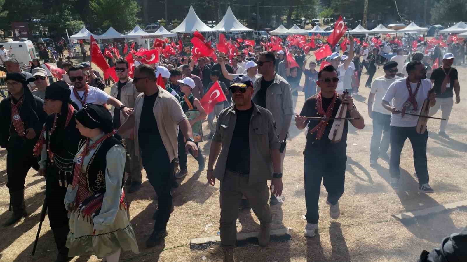 30 bin Giresunlu Bursa’da buluştu, 3 gün 3 gece horon coşkusunu doyasıya yaşadı 14 30 bin giresunlu bursada bulustu 3 gun 3 gece horon coskusunu doyasiya yasadi 10