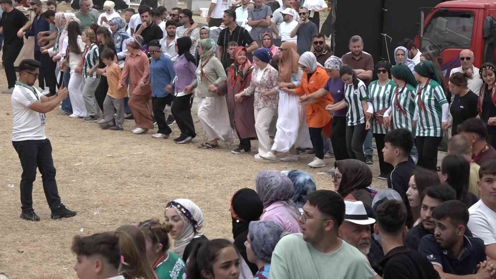 30 bin Giresunlu Bursa’da buluştu, 3 gün 3 gece horon coşkusunu doyasıya yaşadı 8 30 bin giresunlu bursada bulustu 3 gun 3 gece horon coskusunu doyasiya yasadi 4 jTrVFqbK