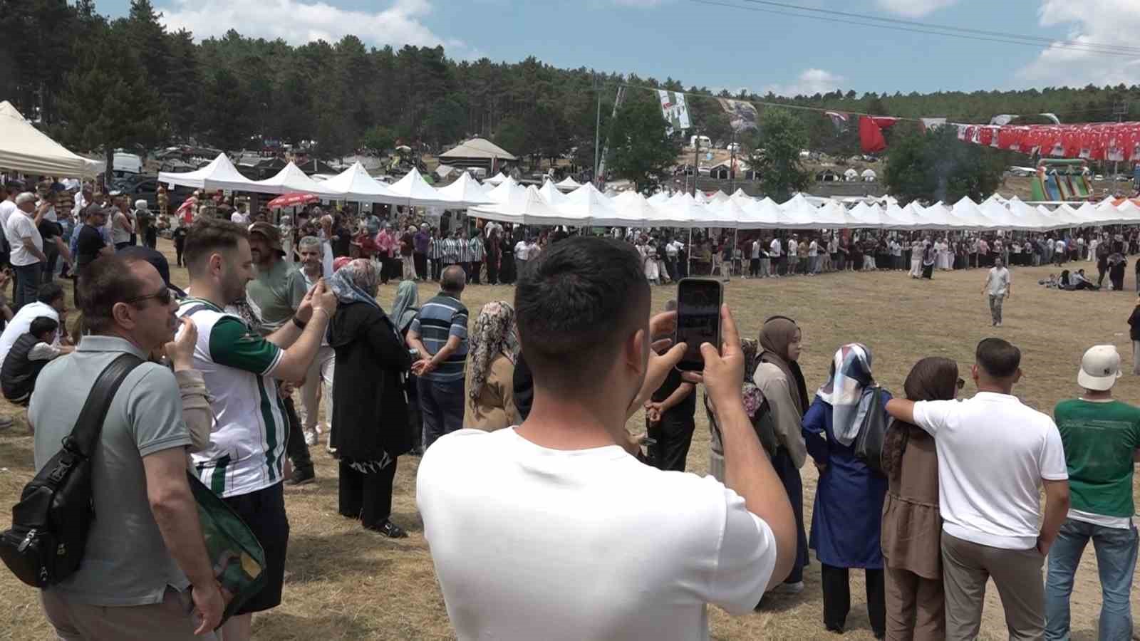 30 bin Giresunlu Bursa’da buluştu, 3 gün 3 gece horon coşkusunu doyasıya yaşadı 9 30 bin giresunlu bursada bulustu 3 gun 3 gece horon coskusunu doyasiya yasadi 5 vWWENnQX