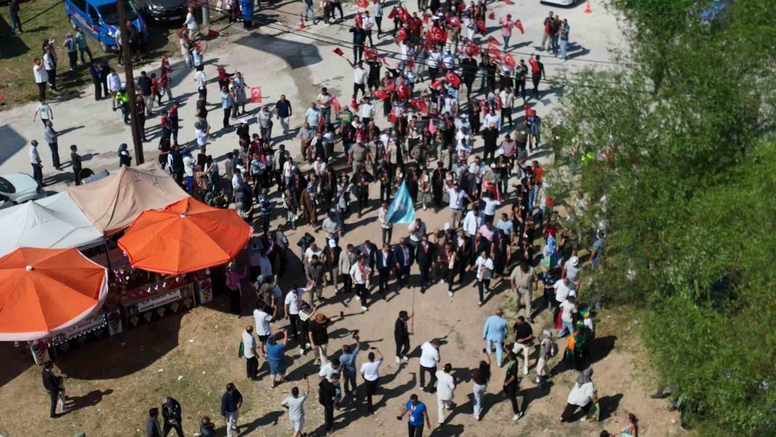 30 bin Giresunlu Bursa’da buluştu, 3 gün 3 gece horon coşkusunu doyasıya yaşadı 13 30 bin giresunlu bursada bulustu 3 gun 3 gece horon coskusunu doyasiya yasadi 9 RKVRie8K