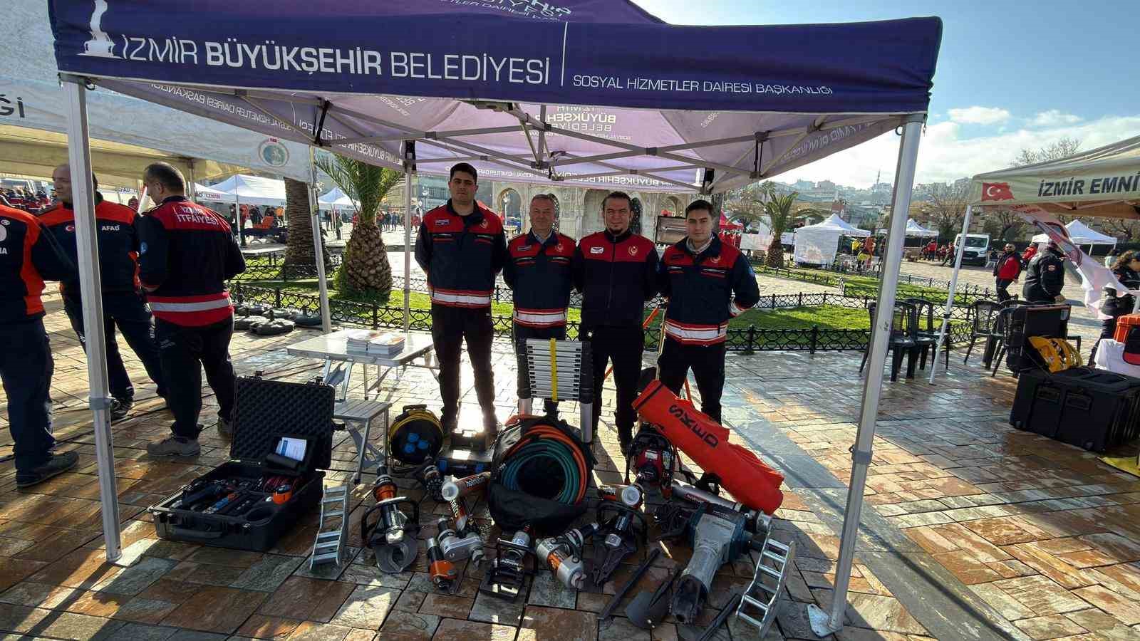 30 ekim ve 6 subatin sessiz taniklari izmirde sergilendi 1 tFftkkcZ