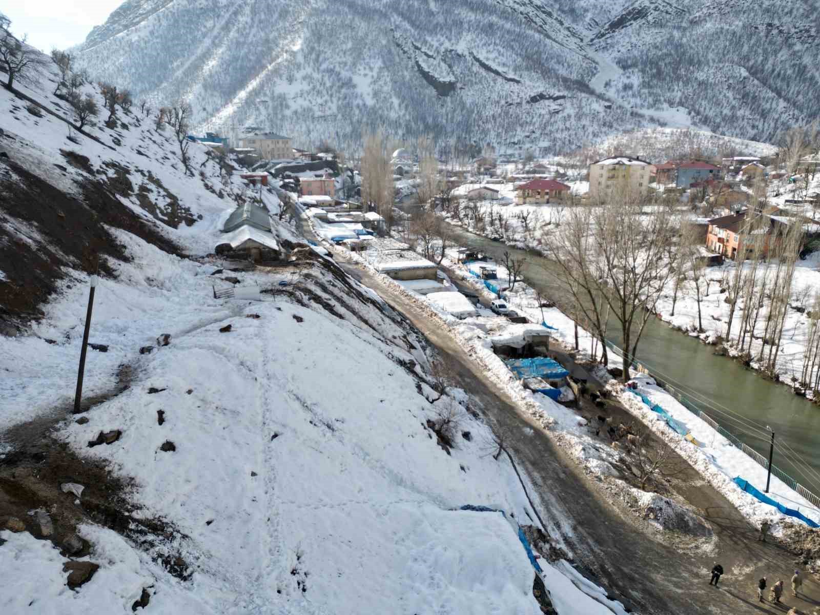 30 keçinin telef olduğu kayaların düştüğü bölge gündüz görüntülendi 5 30 kecinin telef oldugu kayalarin dustugu bolge gunduz goruntulendi 1 DV2uVqY1