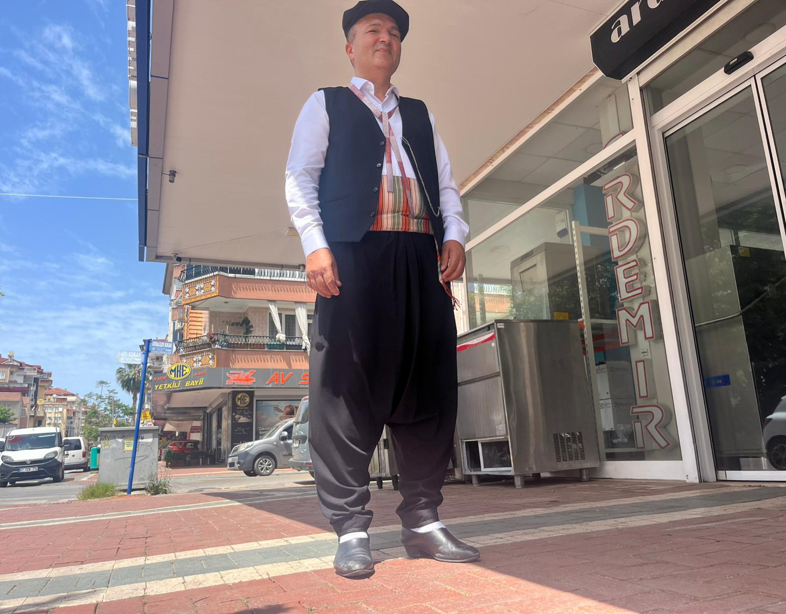 30 metrekarelik atölyede 36 yıldır Alanya şalvarını dünyaya tanıtıyor 4 30 metrekarelik atolyede 36 yildir alanya salvarini dunyaya tanitiyor 0 BrQeAdae