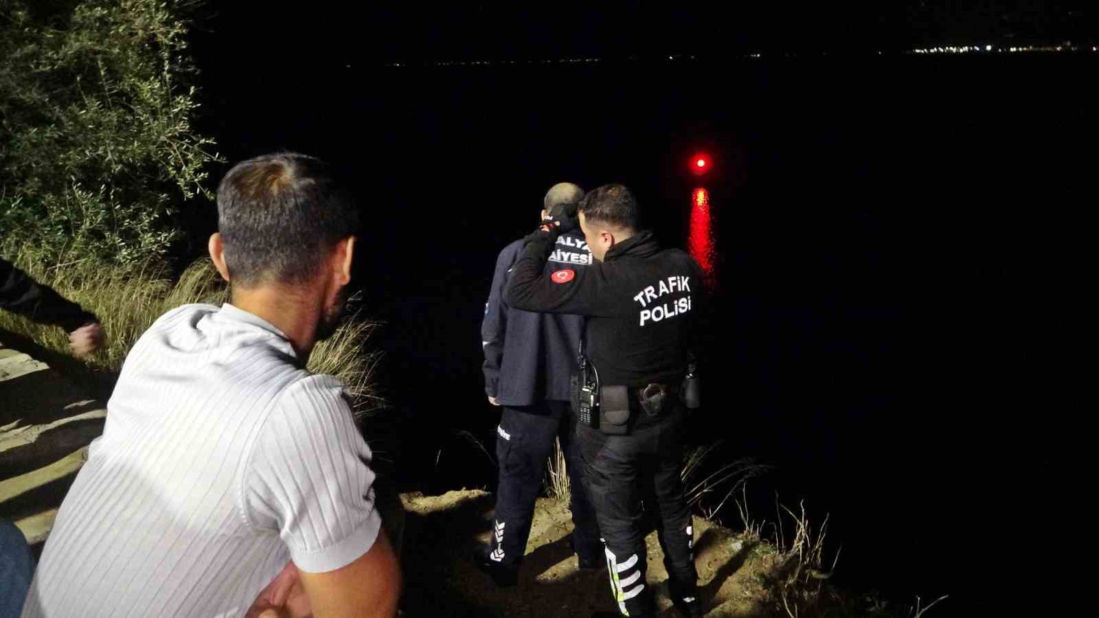 30 metrelik falezlerden kayalık alana düşen genç yaşamını yitirdi 4 30 metrelik falezlerden kayalik alana dusen genc yasamini yitirdi 0 s3vZ9DLl