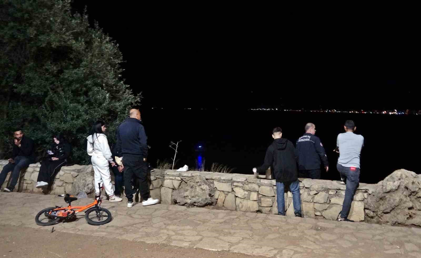 30 metrelik falezlerden kayalık alana düşen genç yaşamını yitirdi 13 30 metrelik falezlerden kayalik alana dusen genc yasamini yitirdi 9 pYQaEXhw