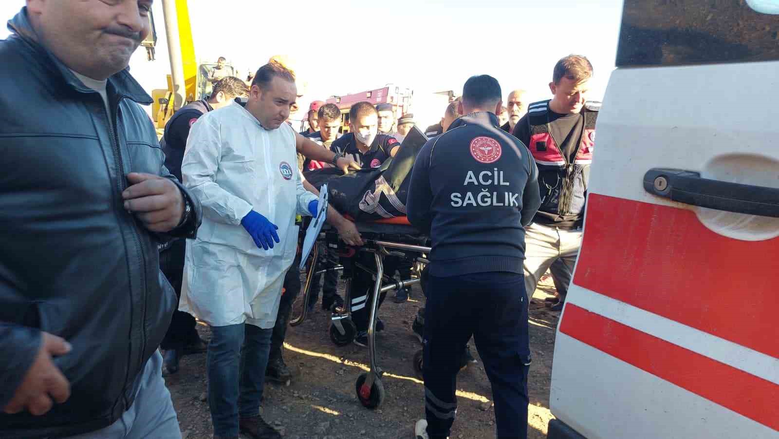 30 metrelik kuyuya düşen işçinin cansız bedenini itfaiye çıkardı 5 30 metrelik kuyuya dusen iscinin cansiz bedenini itfaiye cikardi 1 AhwrdUJN
