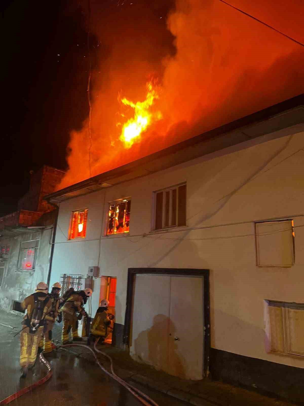 30 yasindaki sahis yalniz yasadigi evde yanarak can verdi 0