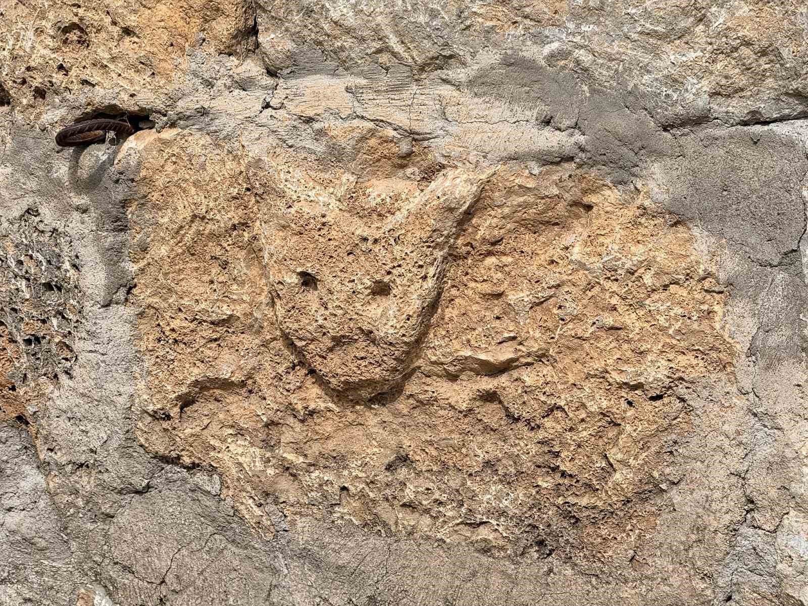 30 yıl önce kendi emeğiyle yaptığı ev turistlerin ilgi odağı oldu 6 30 yil once kendi emegiyle yaptigi ev turistlerin ilgi odagi oldu 2 UGDewqmw