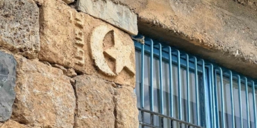 30-yil-once-kendi-emegiyle-yaptigi-ev-turistlerin-ilgi-odagi-oldu-zqxi2wVW.jpg
