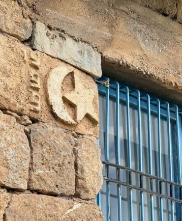 30-yil-once-kendi-emegiyle-yaptigi-ev-turistlerin-ilgi-odagi-oldu-zqxi2wVW.jpg