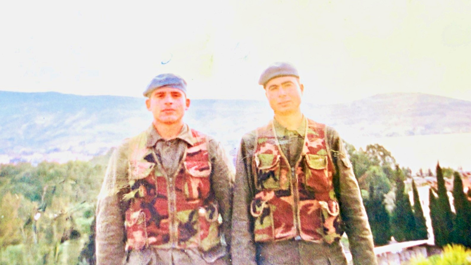 30 yil once sehit olan askerin silah arkadasindan sehit annesine duygulandiran ziyaret 10