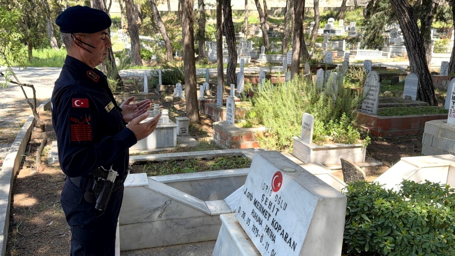 30 yil once sehit olan askerin silah arkadasindan sehit annesine duygulandiran ziyaret 5 NbSJlhLm