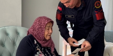 30-yil-once-sehit-olan-askerin-silah-arkadasindan-sehit-annesine-duygulandiran-ziyaret-92TLfrEc.jpg