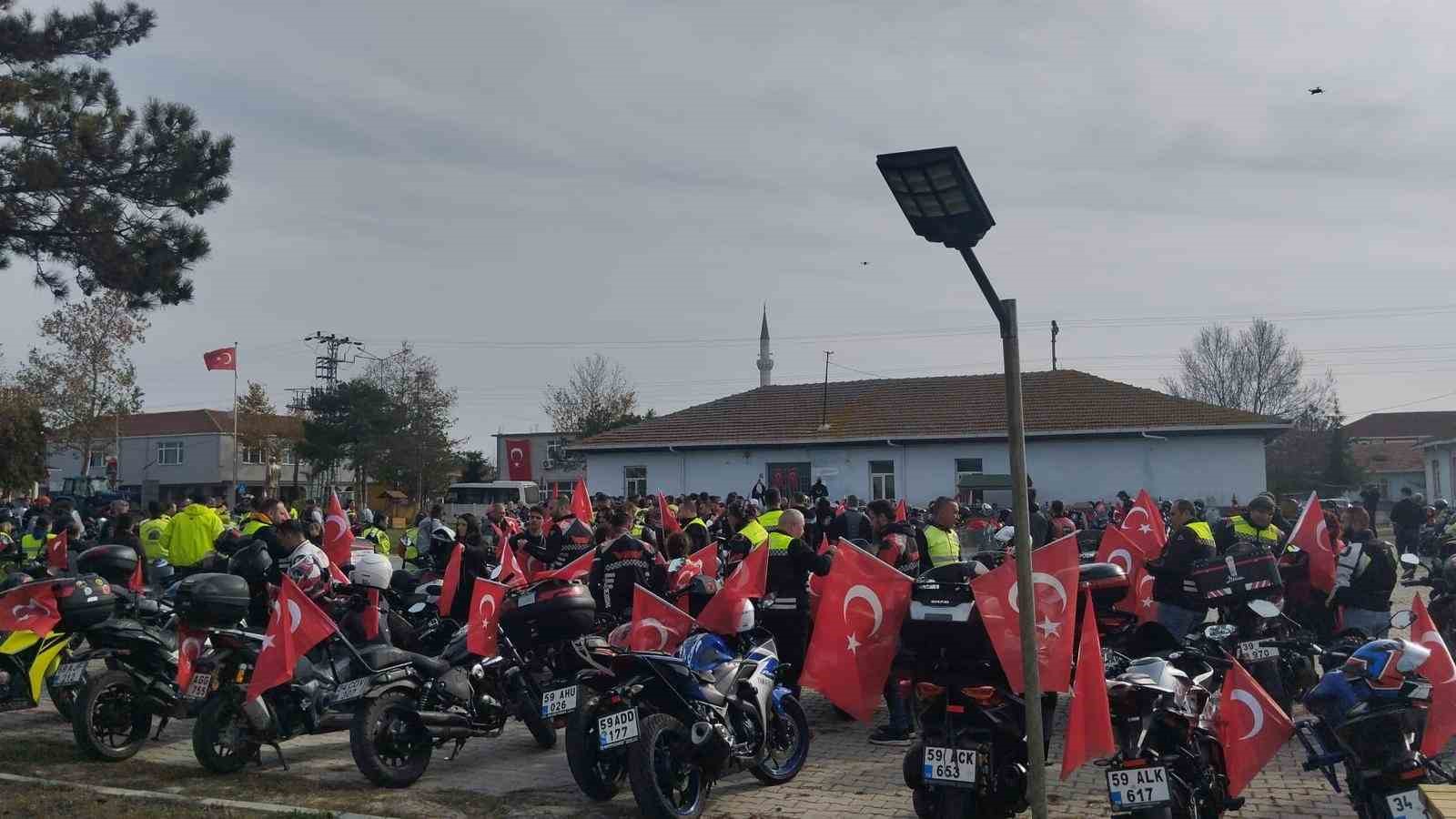 300 motosikletli, konvoyla şehit ailesine taziyede bulundu 6 300 motosikletli konvoyla sehit ailesine taziyede bulundu 2 9tSUjGhw