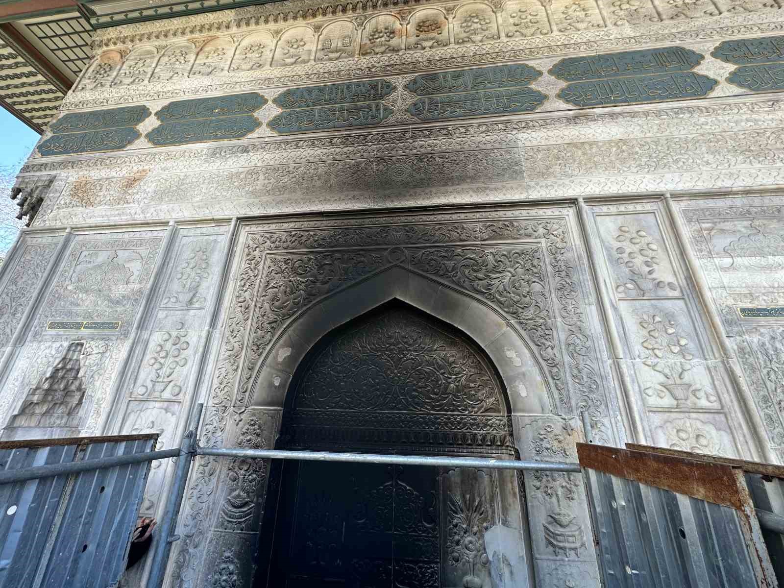 300 yillik tophane cesmesi ates yakilmasi sonucu zarar gordu 1 Sajc2RrY