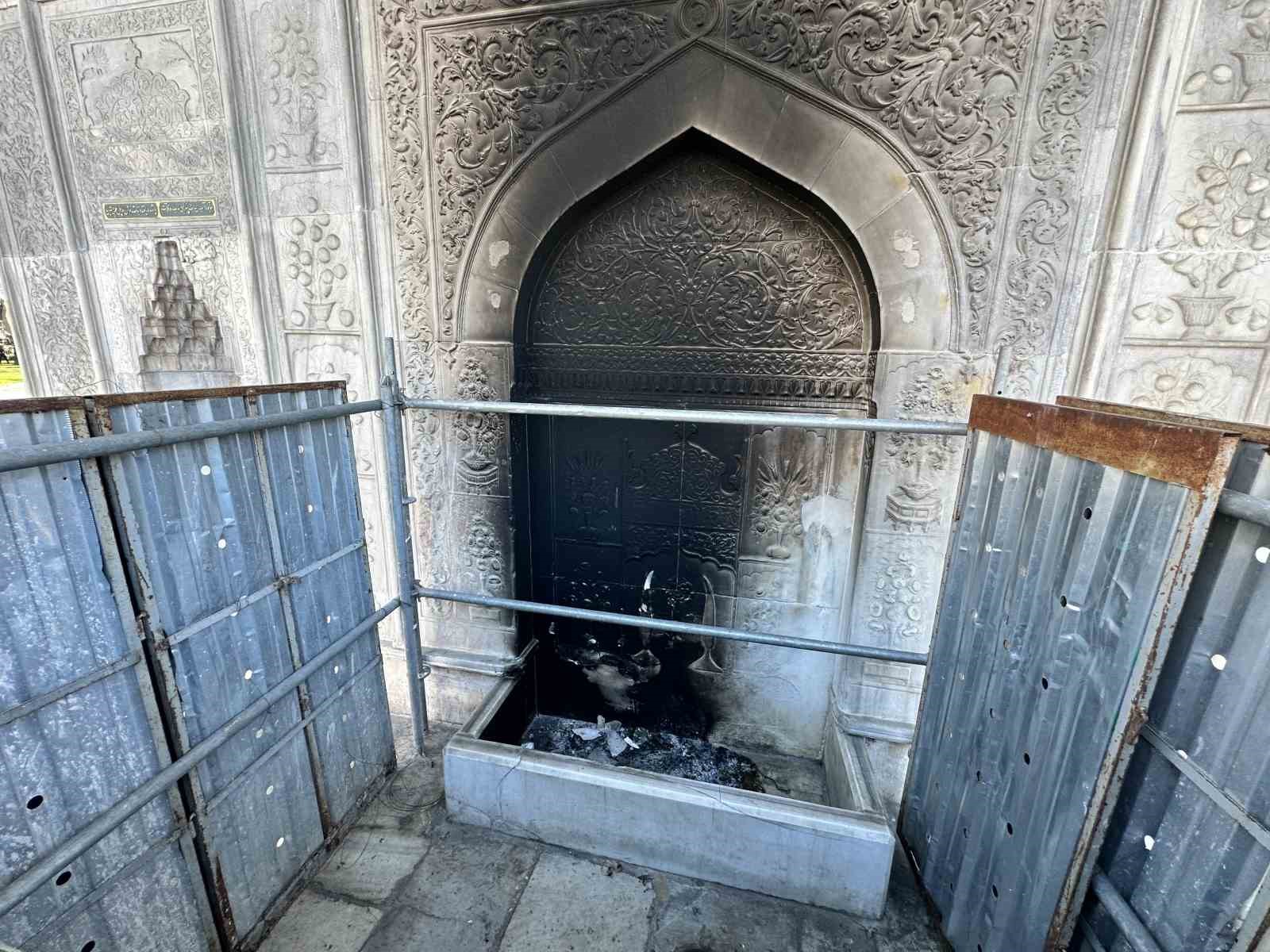 300 yillik tophane cesmesi ates yakilmasi sonucu zarar gordu 5 VOlYjEgl