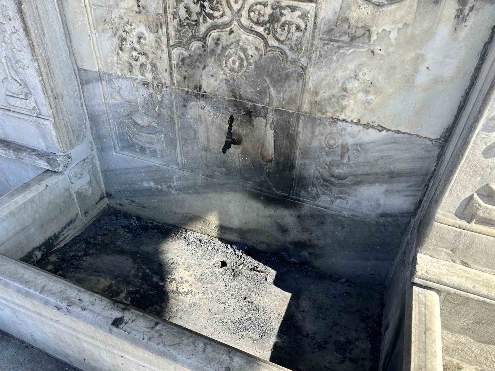 300 yillik tophane cesmesi ates yakilmasi sonucu zarar gordu 6 FDmqDrRy