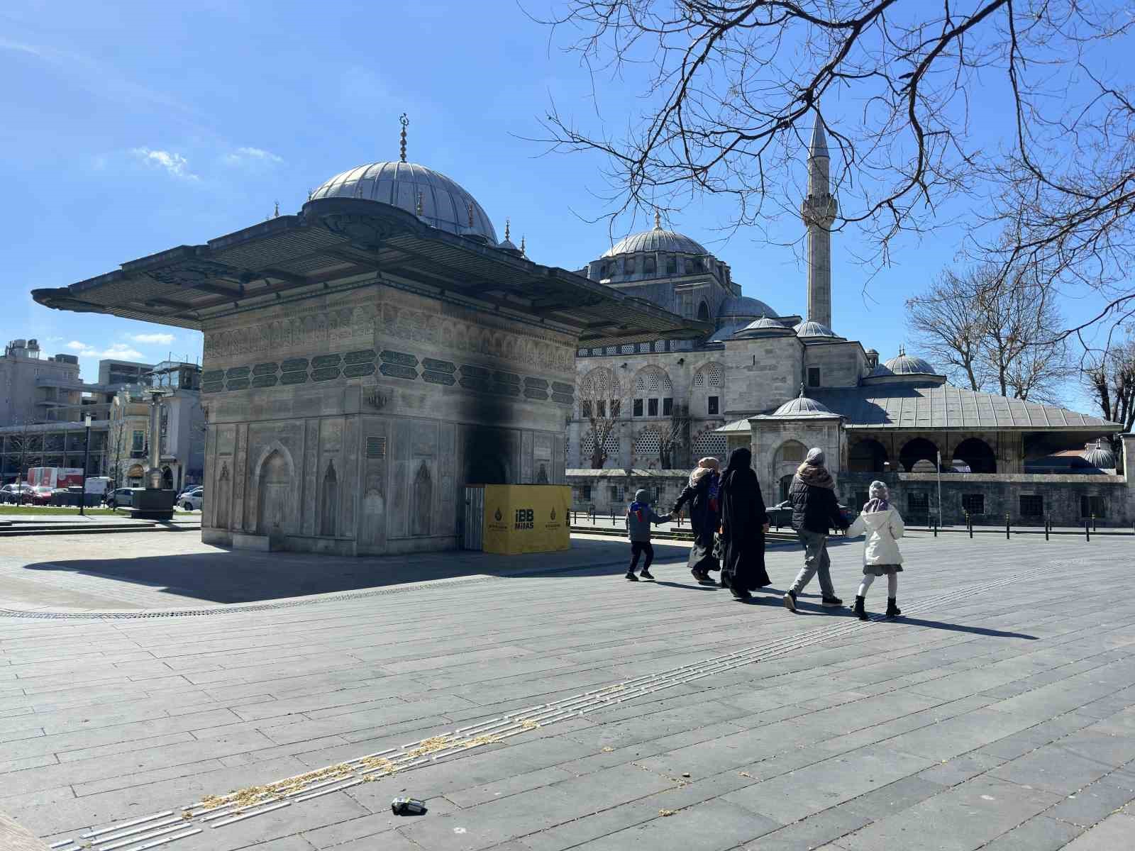 300 yillik tophane cesmesi ates yakilmasi sonucu zarar gordu 8 ChBKHyMS