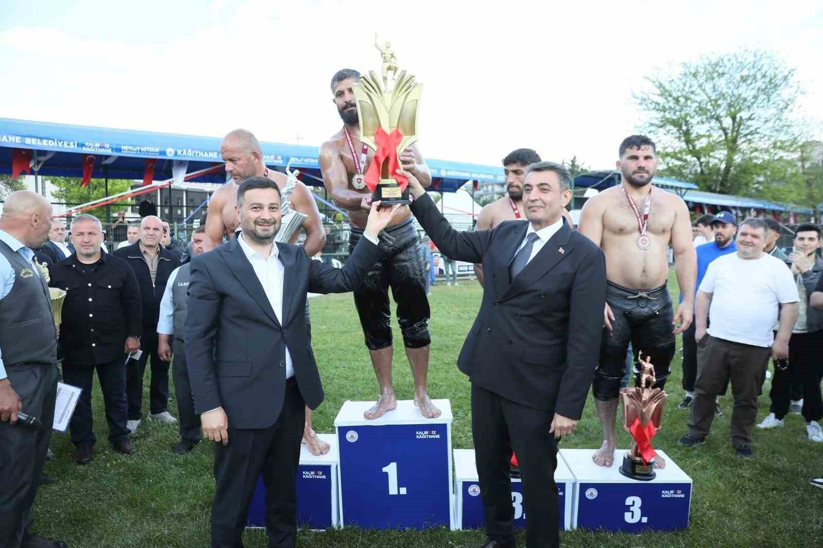 32 kagithane yagli gureslerinde seckin duman baspehlivan oldu 0
