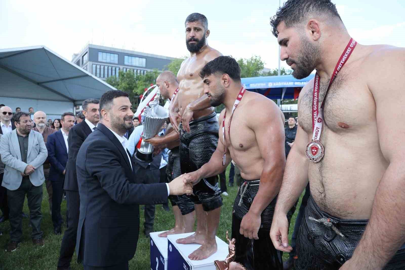 32 kagithane yagli gureslerinde seckin duman baspehlivan oldu 2 GIfTKcjS