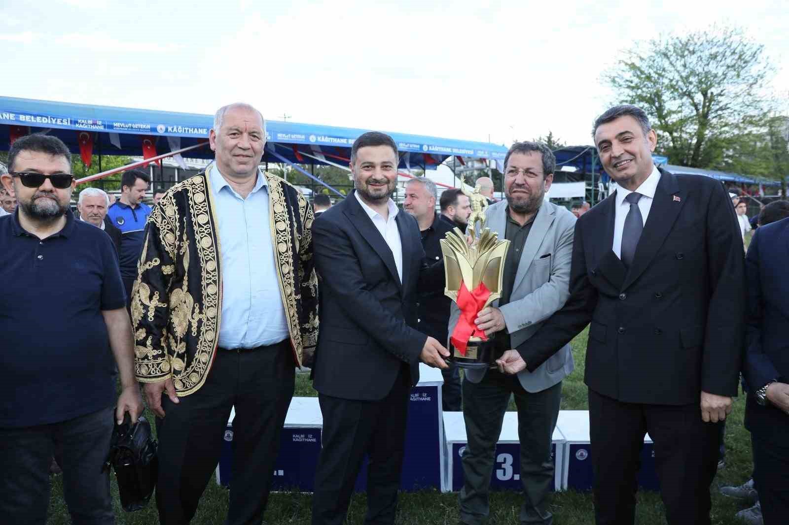 32 kagithane yagli gureslerinde seckin duman baspehlivan oldu 4 U5euiGL8
