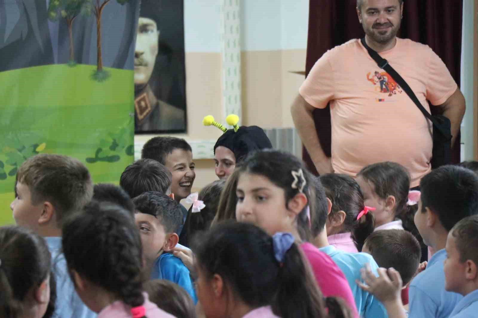 32 okulda 5 bin ogrenciye akran zorbaligina karsi tiyatrolu egitim verildi 2 UrKXd4sy