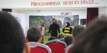 32-okulda-5-bin-ogrenciye-akran-zorbaligina-karsi-tiyatrolu-egitim-verildi-keNGHRR4.jpg